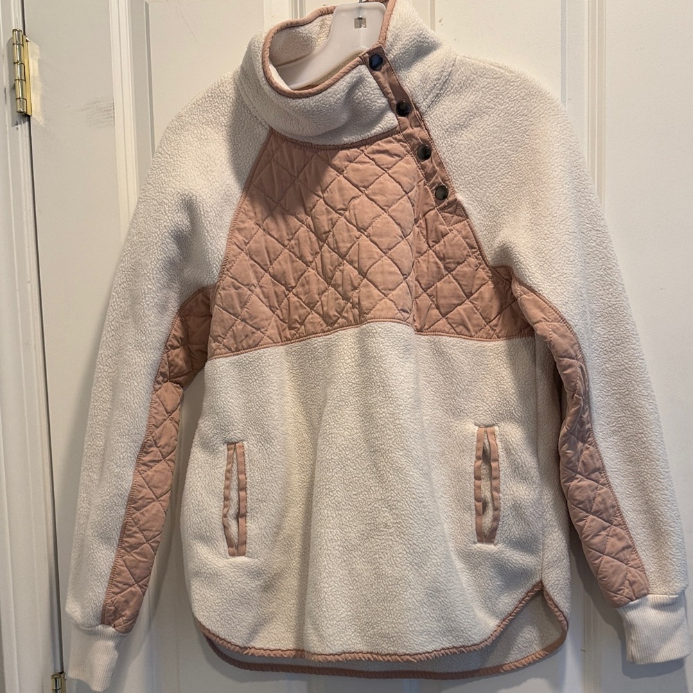 Abercrombie & Fitch Quilted Button-Up in Cream and Pink